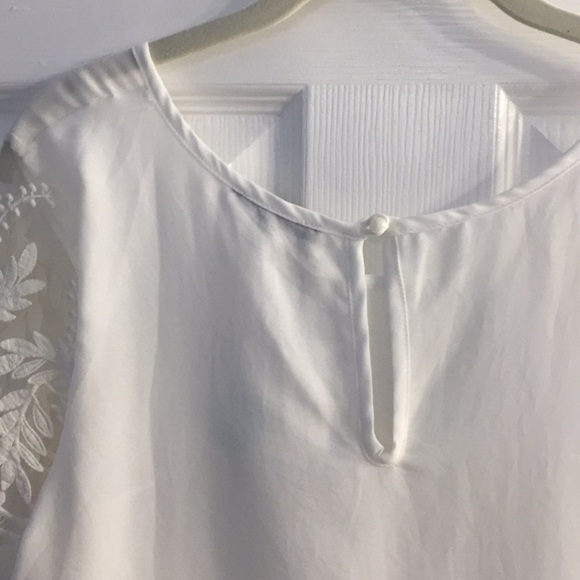 NWT Papermoon Lace Sleeve Blouse - Picture 5 of 5